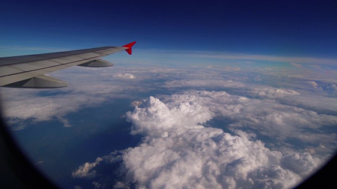 飞机飞行高空云端云海