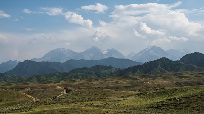 新疆101省道沿线雪山