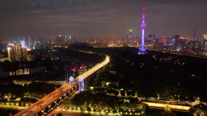 湖北武汉长江大桥夜晚夜景车流交通航拍风景