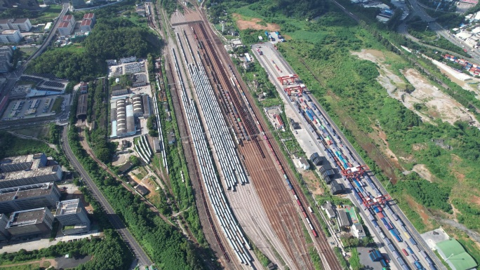 厦深铁路广深城际，深圳平湖火车站