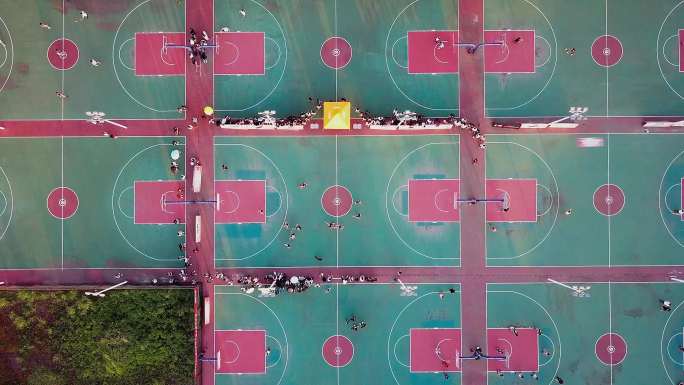 俯瞰航拍篮球场球赛
