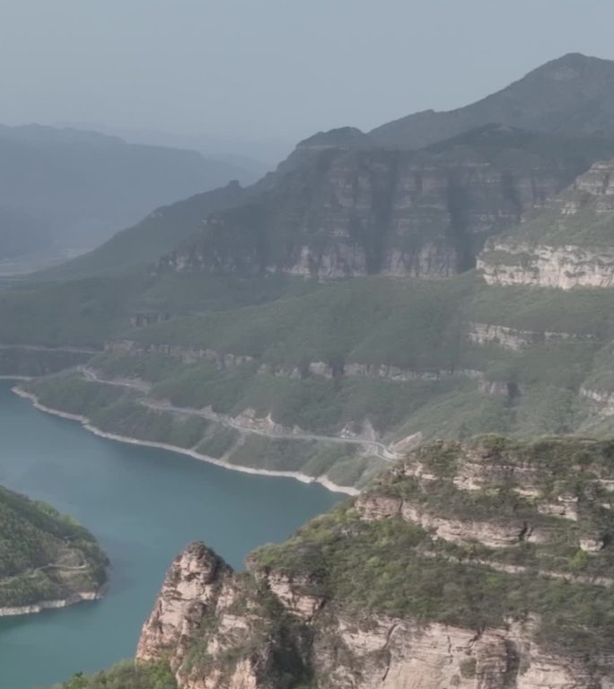 高清竖屏航拍河南山东麓林州市太行山风景