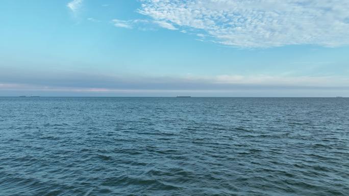 大海航拍海洋海面无人机贴水面飞行飞越大海