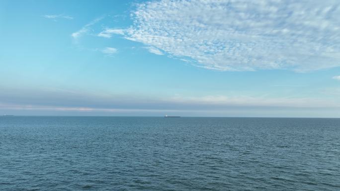 大海航拍海洋海面无人机贴水面飞行飞越大海