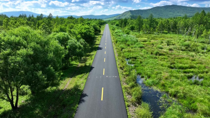 开车汽车行驶公路前进速度视角