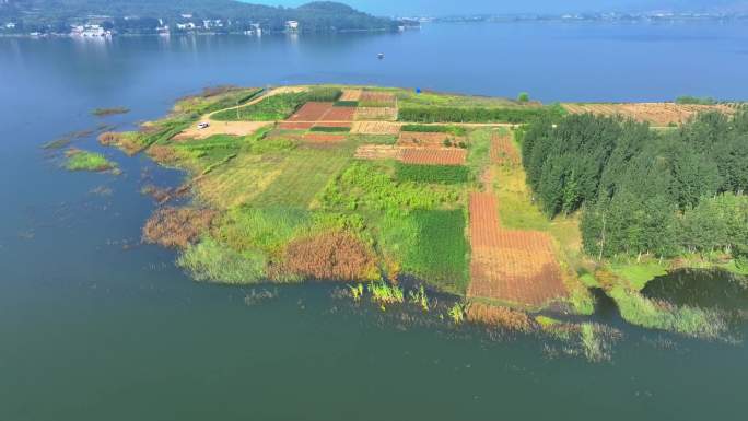 航拍枣庄山亭岩马湖水上陆地岩马秘境