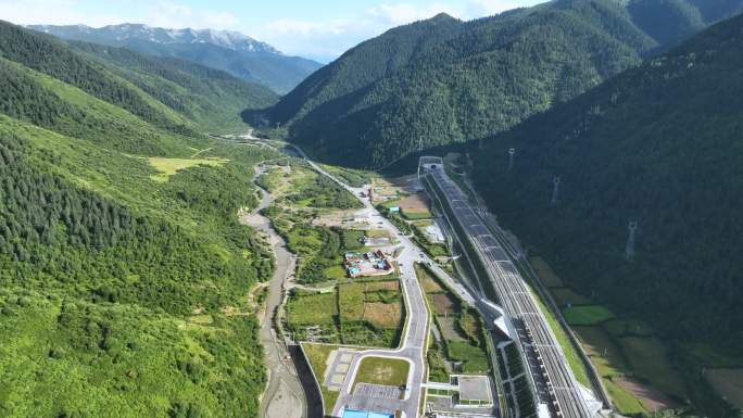 成兰铁路黄胜关站航拍宣传片4K御三