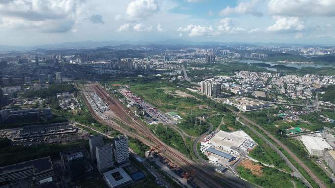 厦深铁路广深城际，深圳平湖火车站