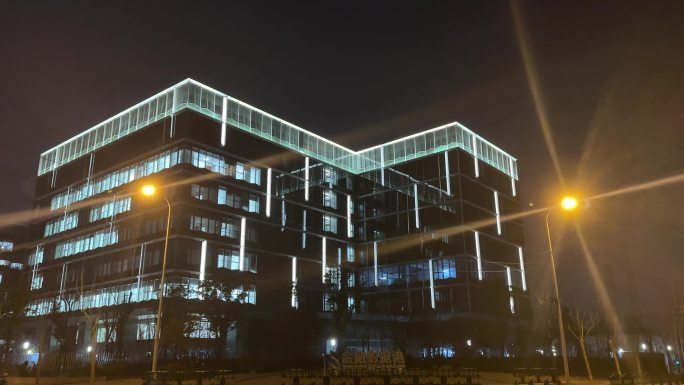 窗户夜灯加班亮灯 大楼夜晚深夜夜景灯光