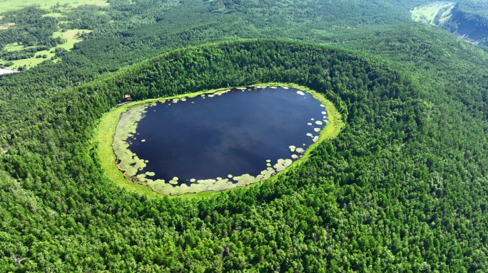 阿尔山火山天池自然风景