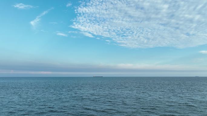 大海航拍海洋海面无人机贴水面飞行飞越大海