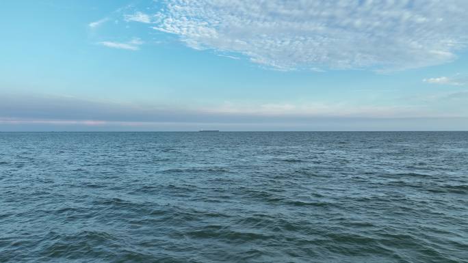 大海航拍海洋海面无人机贴水面飞行飞越大海