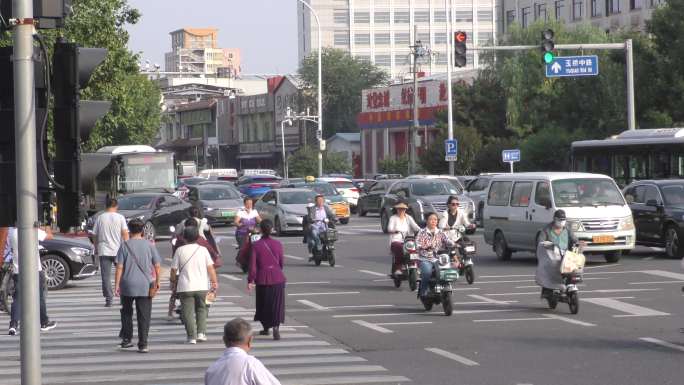 川流不息的车流城市街景上班人文市井上下班