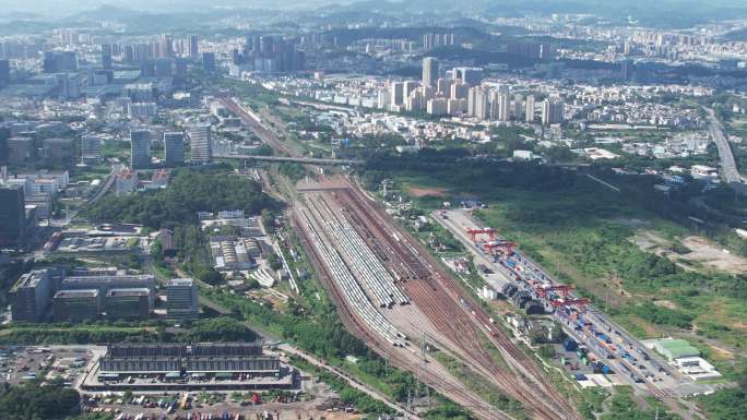 厦深铁路广深城际，深圳平湖火车站