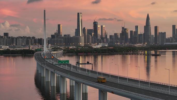 【正版原创】深圳湾大桥大巴行驶公路朝霞