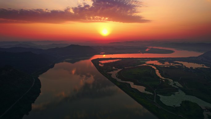 山河日落天际线航拍四川盆地