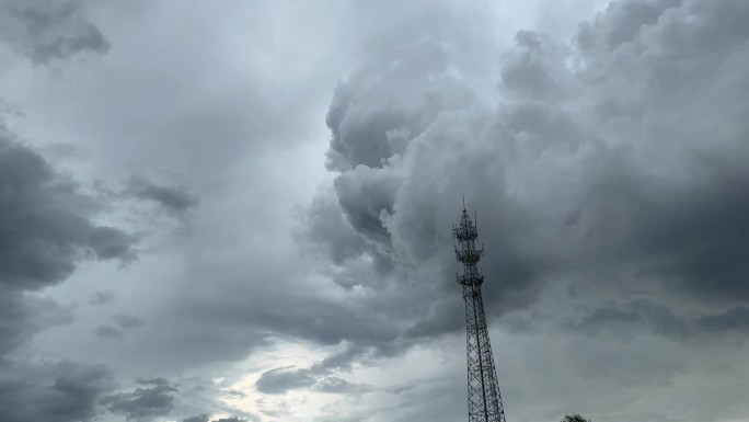 乌云阴天天空下雨小雨天气气候黑云雷雨闪电