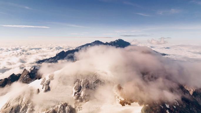 云南哈巴雪山：云海和梦想的第一座雪山
