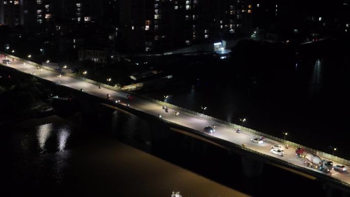 大桥夜晚车流航拍