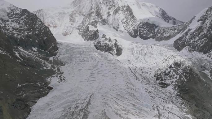 航拍西藏拉萨琼穆岗嘎雪山风景