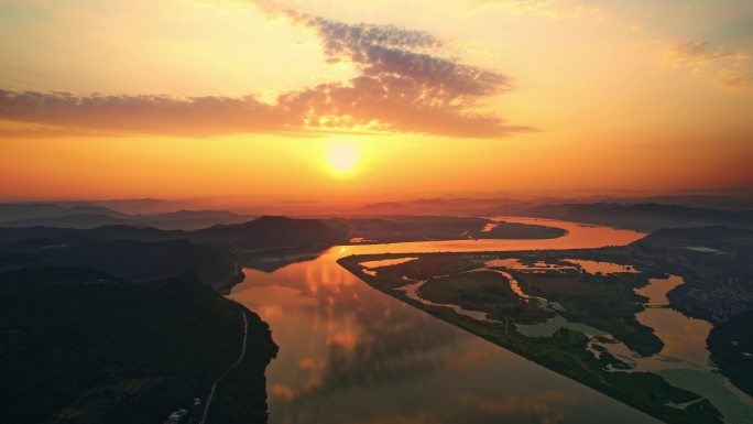 长河落日山川壮丽景色