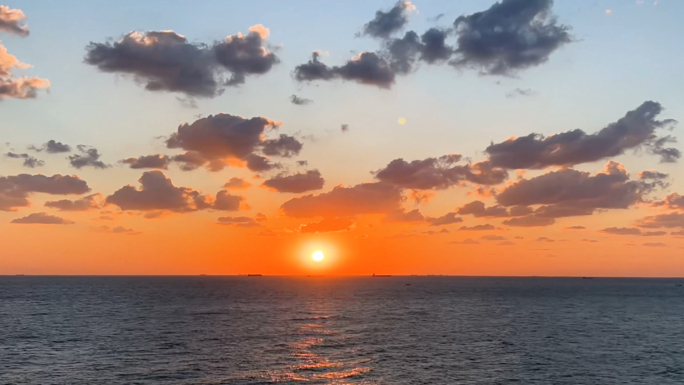 大海海面唯美日出