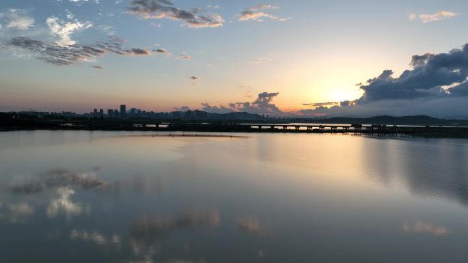 浙江绍兴诸暨高湖湿地高速公路高架桥夕阳