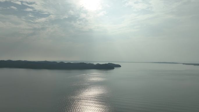 鄱阳湖航拍湖泊湿地公园逆光湖面太阳光湖水