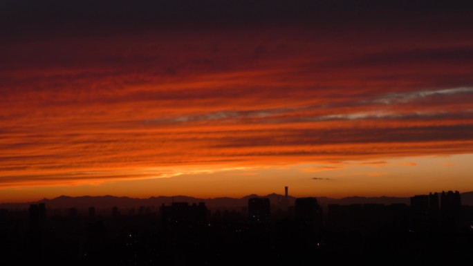 晚霞夜幕降临傍晚黄昏火色的天空夕阳红