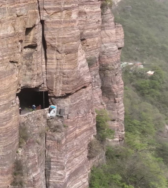 高清竖屏航拍河南山东麓林州太行山风景鲜明