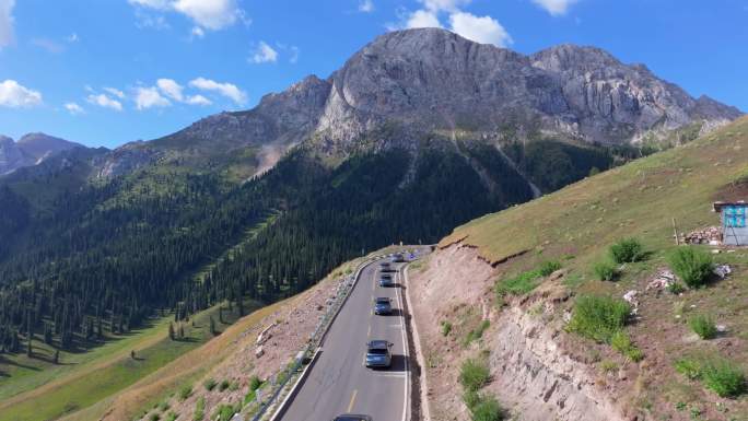 航拍新疆著名的伊昭公路白石峰
