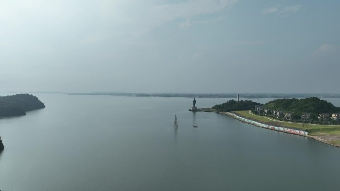 鄱阳湖国家湿地公园饶娥雕像航拍湖泊风景