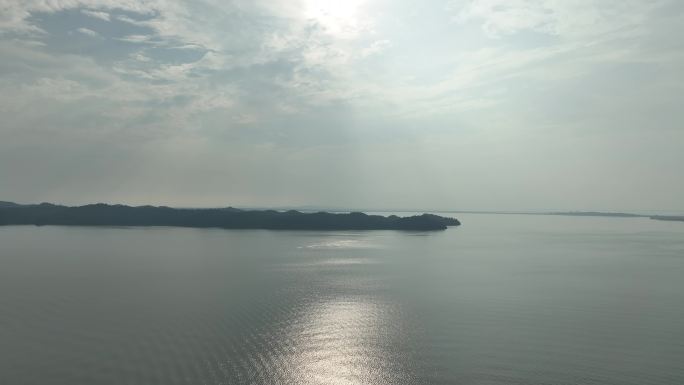 鄱阳湖航拍湖泊湿地公园逆光湖面太阳光湖水