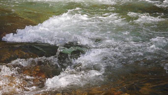 可可托海 新疆 小溪 山泉 泉水 清澈