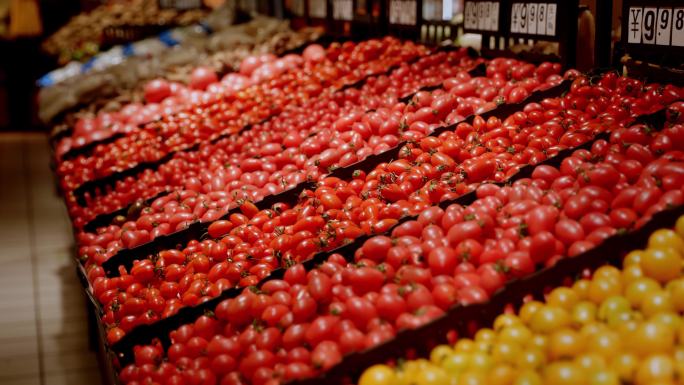 超市货架上的圣女果与番茄合集