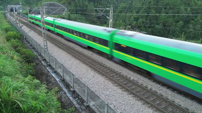 绿皮火车  和谐号