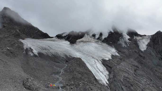 航拍四川甘孜上城子贡嘎山卫峰乌库楚雪山