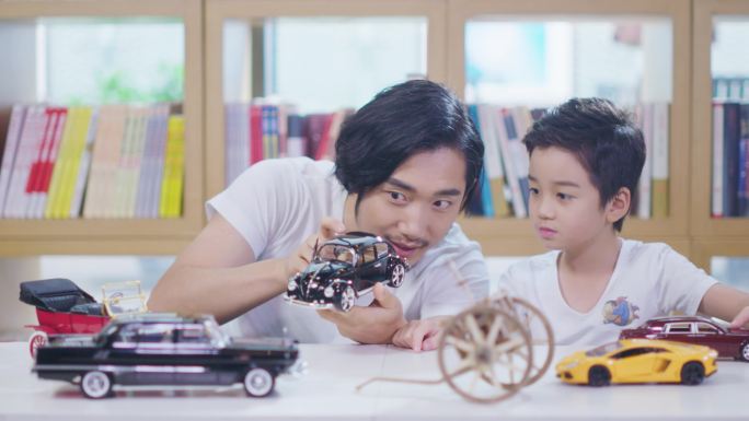 【4K】父子家庭玩具车