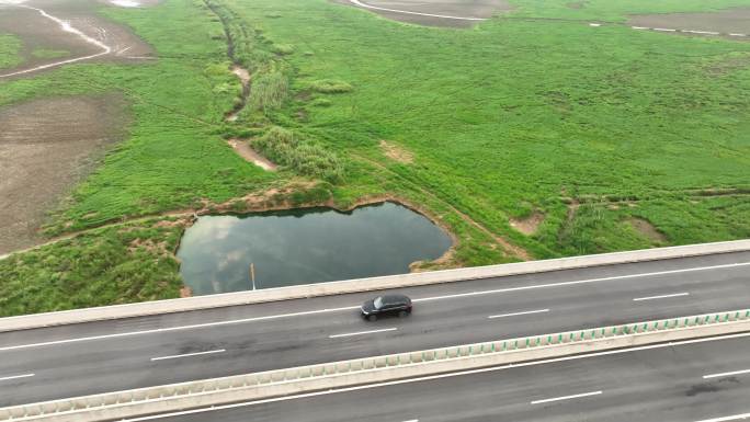 汽车行驶跟拍车辆航拍公路交通自驾旅途风光