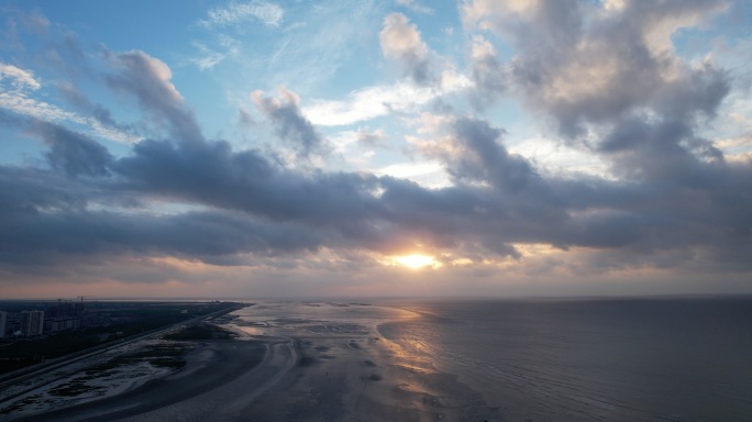 上海南海大桥蓝调日出海滨滴水湖多云日出