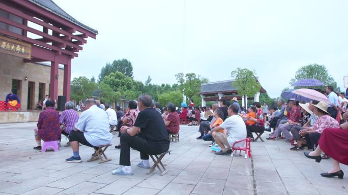 乡村大舞台 农村风情村民观看表演现场 z