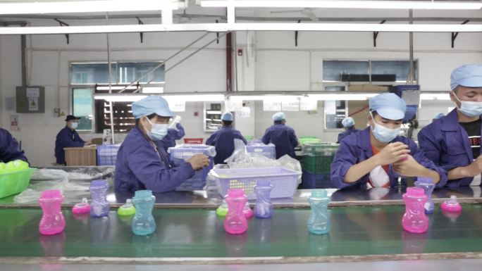 玩具  工厂 流水线  生产工厂 原材料