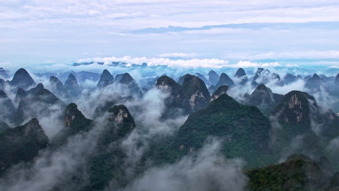 航拍桂林阳朔漓江遇龙河喀斯特山水风光