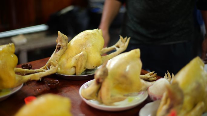 广东海南风俗过年鸡饭祭拜祖先