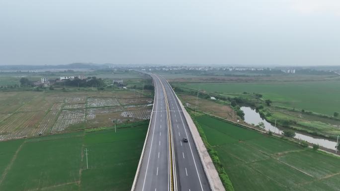 汽车行驶跟拍车辆航拍公路交通自驾旅途风光