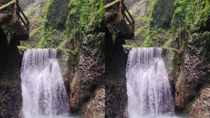 四川成都都江堰青城后山景区龙隐峡栈道瀑布