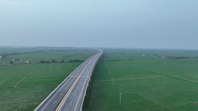 最美生态公路航拍鄱阳湖大道鄱阳湖公路道路