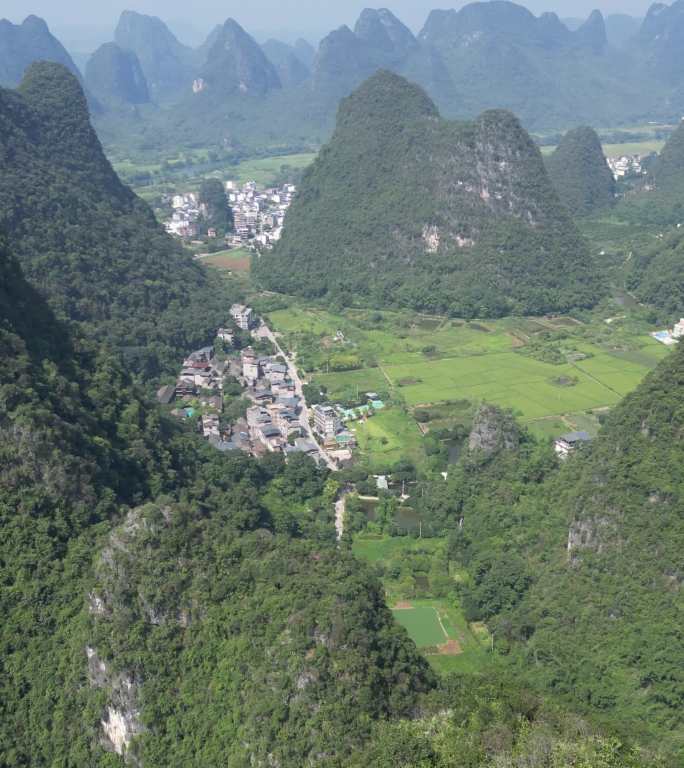 航拍阳朔山景民宿风光