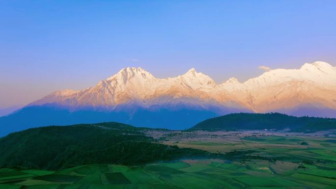 西藏吉隆雪山