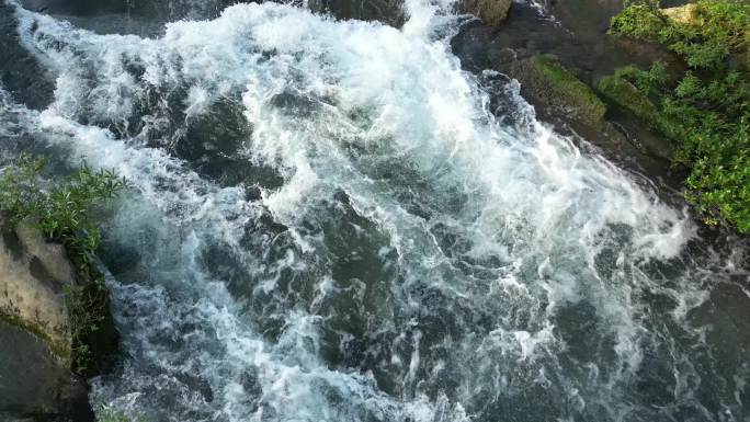 奔腾流水 急流 激流